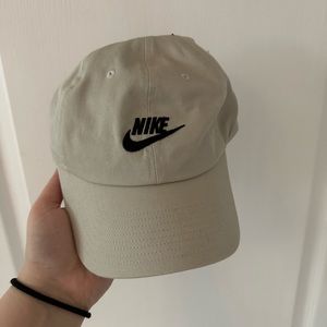 NIKE HAT NWOT